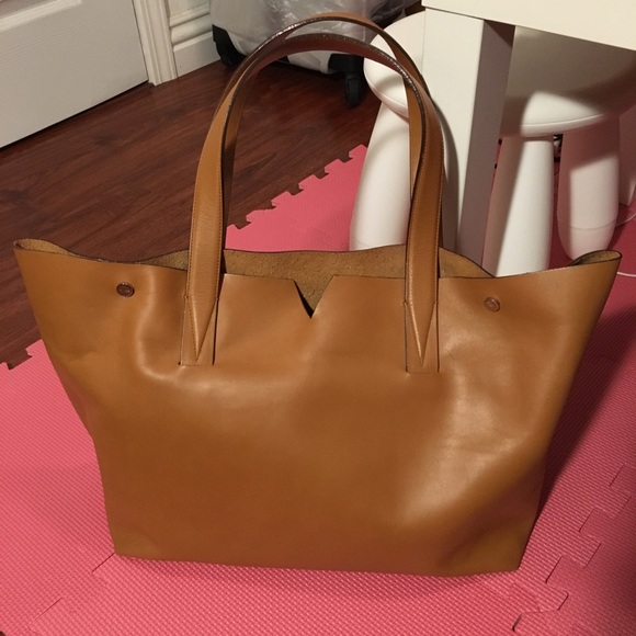 Vince Signature V Tote - Picture 1 of 7