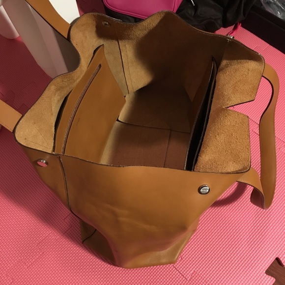 Vince Signature V Tote - Picture 3 of 7