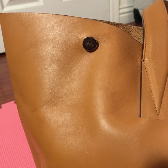 Vince Signature V Tote - Picture 5 of 7