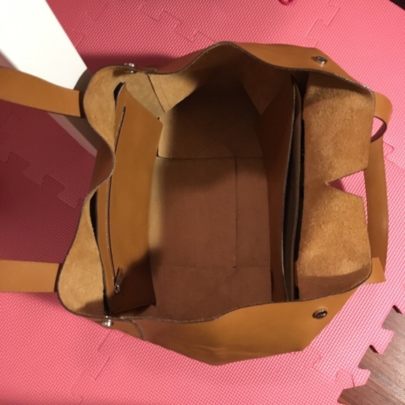 Vince Signature V Tote - Picture 6 of 7