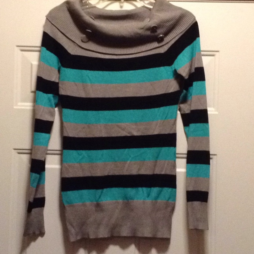 Women's crowl neck sweater size Small