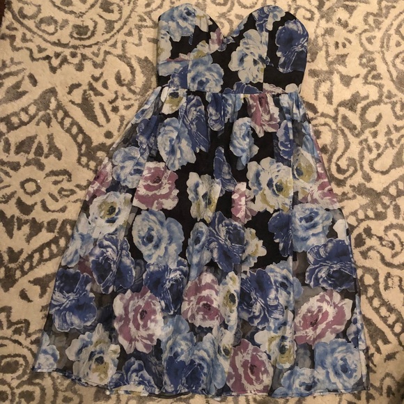 Strapless flower dress - Picture 2 of 4