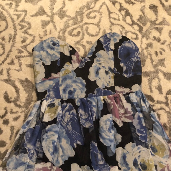 Strapless flower dress - Picture 3 of 4