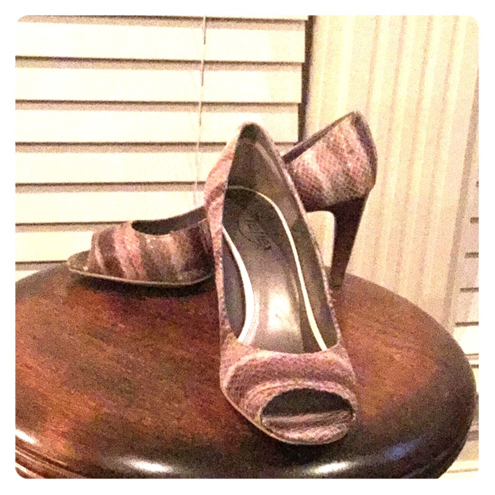 Moda Reflex multi-color heels