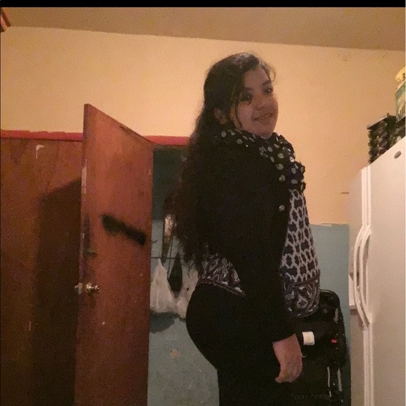 Meet your Posher, Deysi - Picture 1 of 1