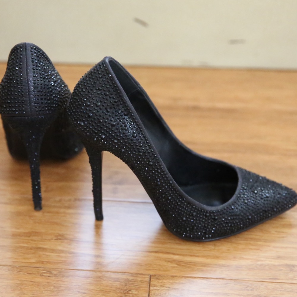 NEW Steve Madden Black Embellished Heels