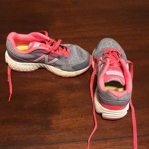 Girls new balance tennis shoes