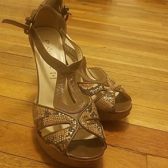 Sandals - Picture 2 of 8