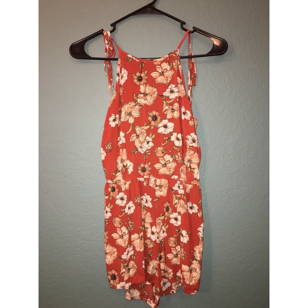 Super cute floral romper!!