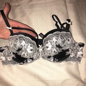 Black & Lace Victoria’s Secret Bra 36B
