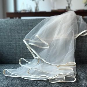 Light champagne bridal veil