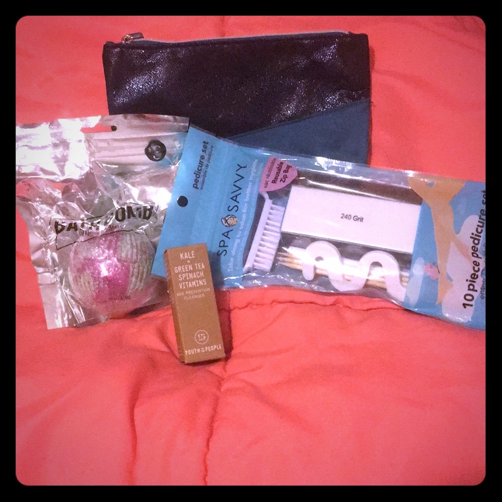 Bath Bundle includes Blue ipsy bag 💙