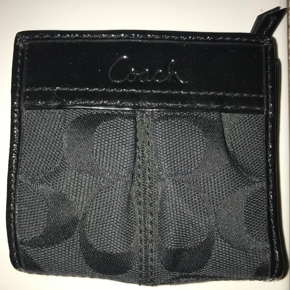 COACH!! Small( women) Wallet barely used ! Black
