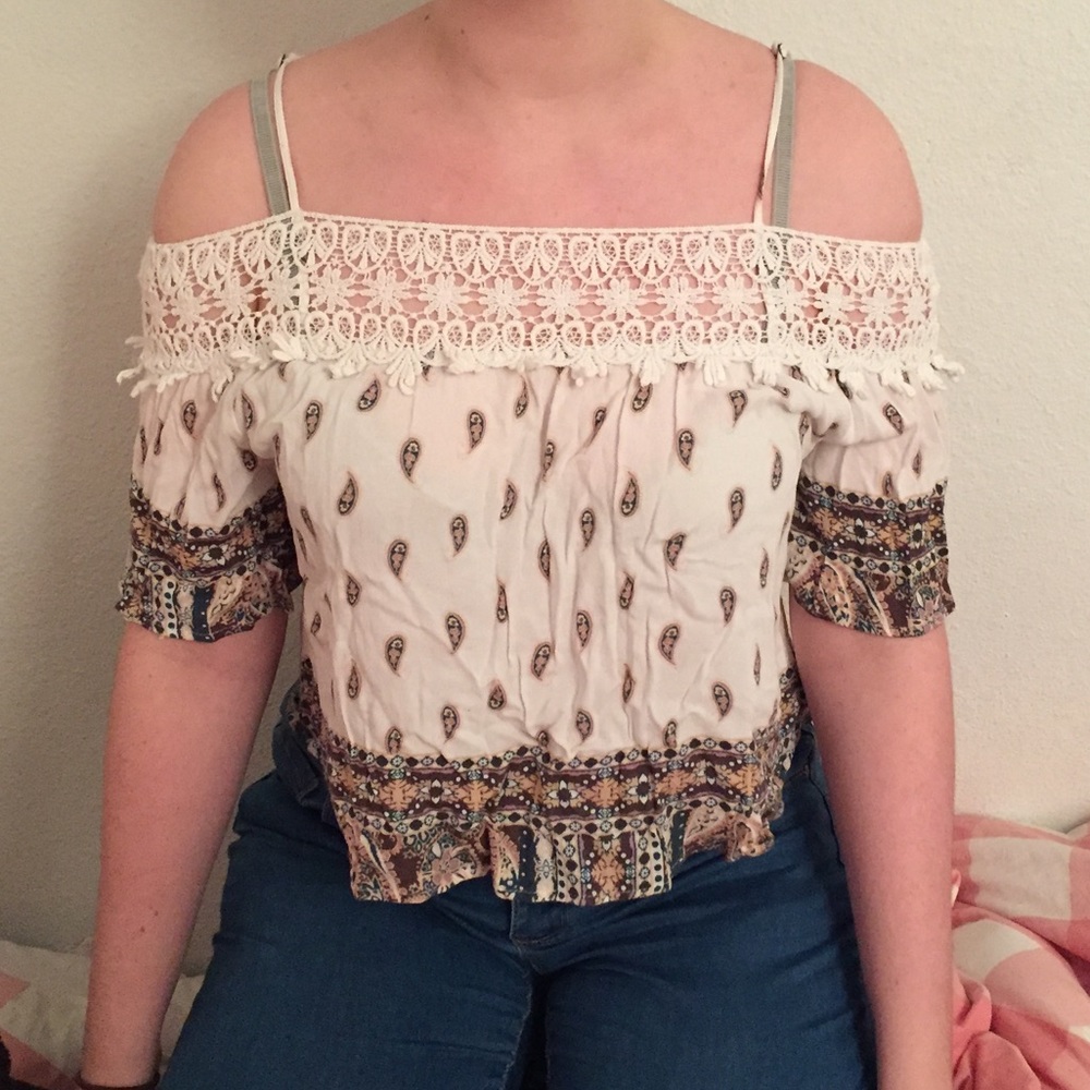 LA Hearts Paisley Off-The-Shoulder Top