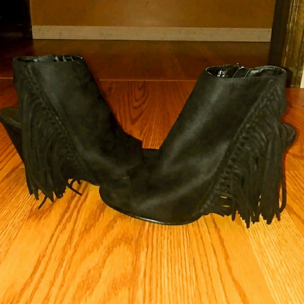 'Love' booties
