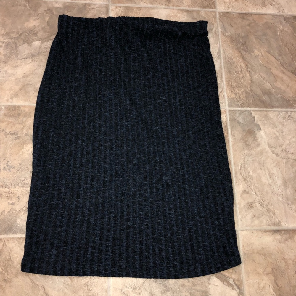 Beautiful Blue and Black Pencil Skirt - Picture 2 of 6
