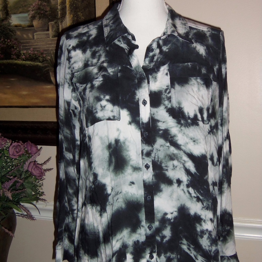 a.n.a black gray shirt Petite L