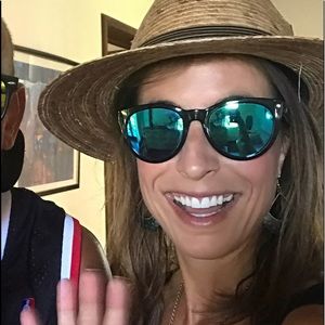 Meet your Posher, Dana