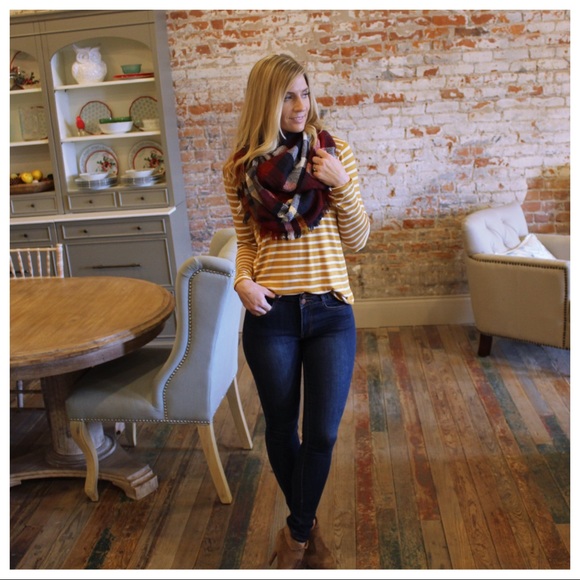 Denim mid-rise skinny Jean - Picture 2 of 5