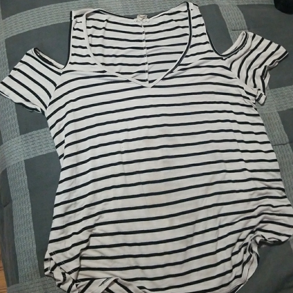 Strip blouse, cold shoulder