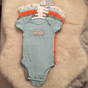 Carter’s Set of 5 onesies 💙