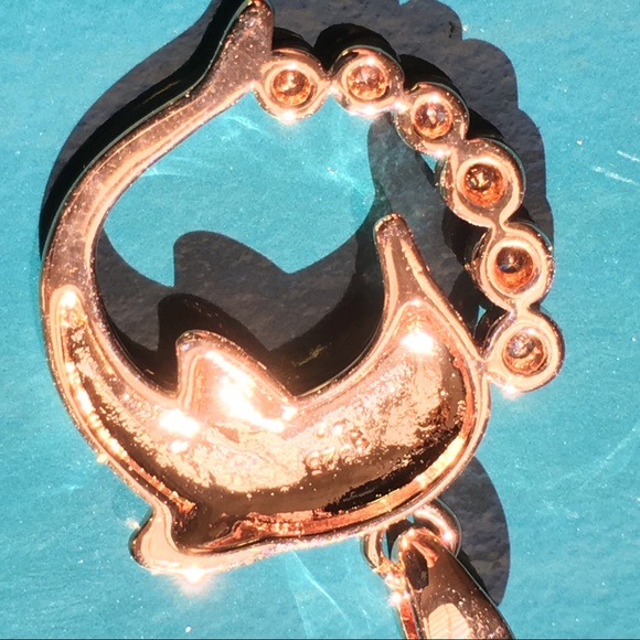 Dazzling opal dolphin 🐬 on rose chain - Picture 5 of 8