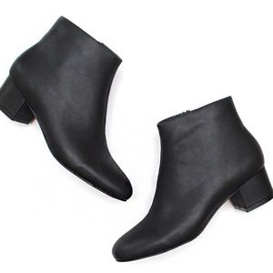 BARELY WORN Jeffrey Campbell Black Booties