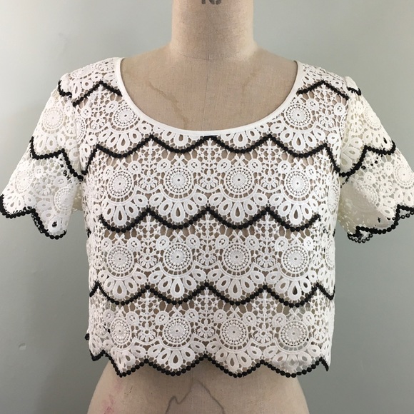 bebe Tops - bebe // S/S B&W Lace Scalloped Crop Top // Size S