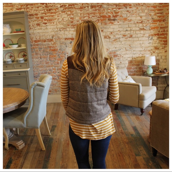 ✨LAST ONE✨Brown tweed button pocket wool  vest - Picture 3 of 4