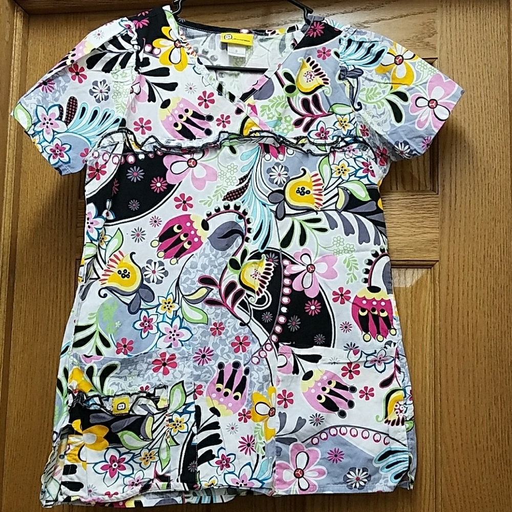Wonderwink scrub top