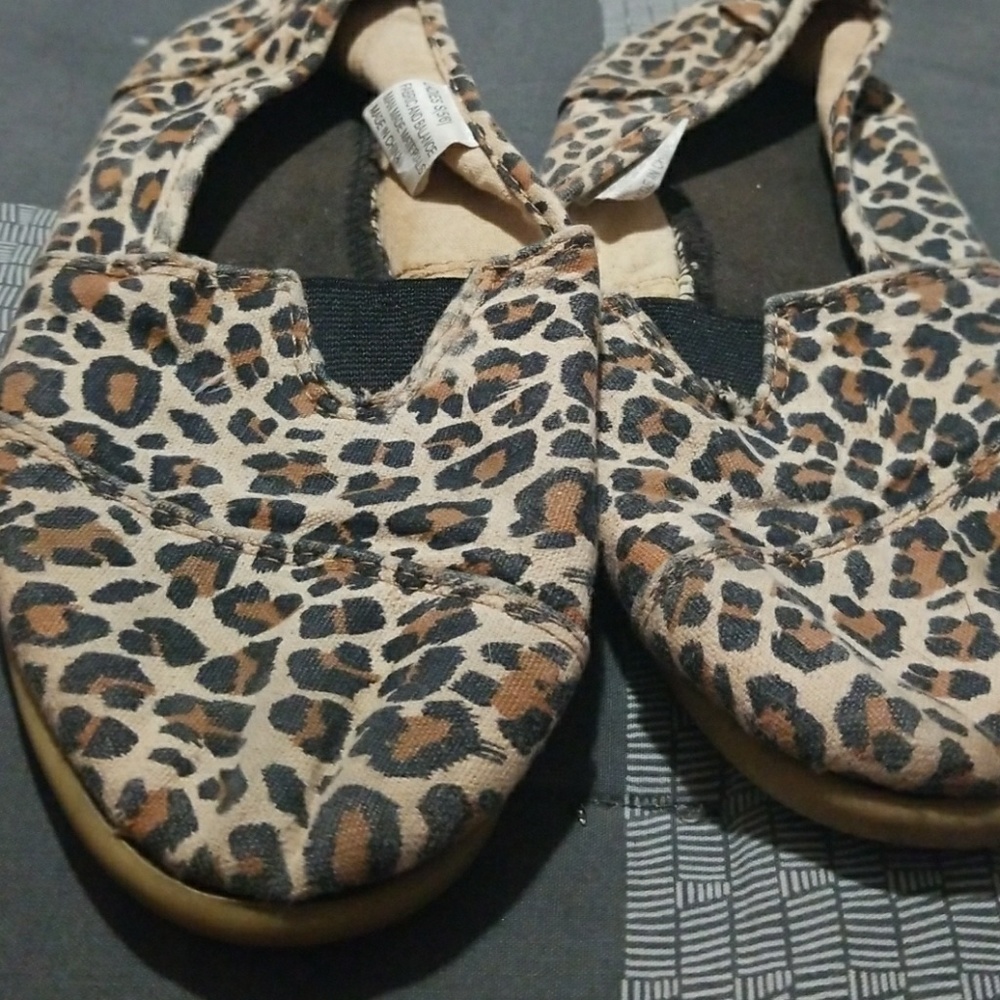 Leopard print flats