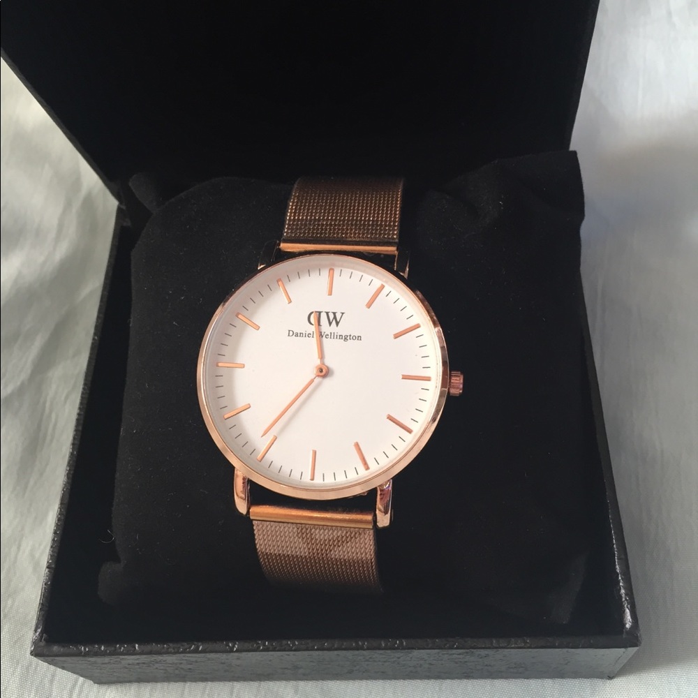 Daniel Wellington 32mm rose gold watch 🎁