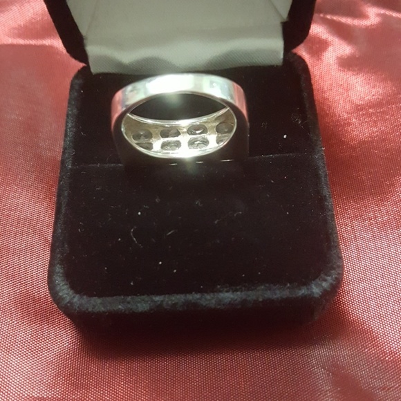 Sterling Silver Ring - Picture 3 of 8