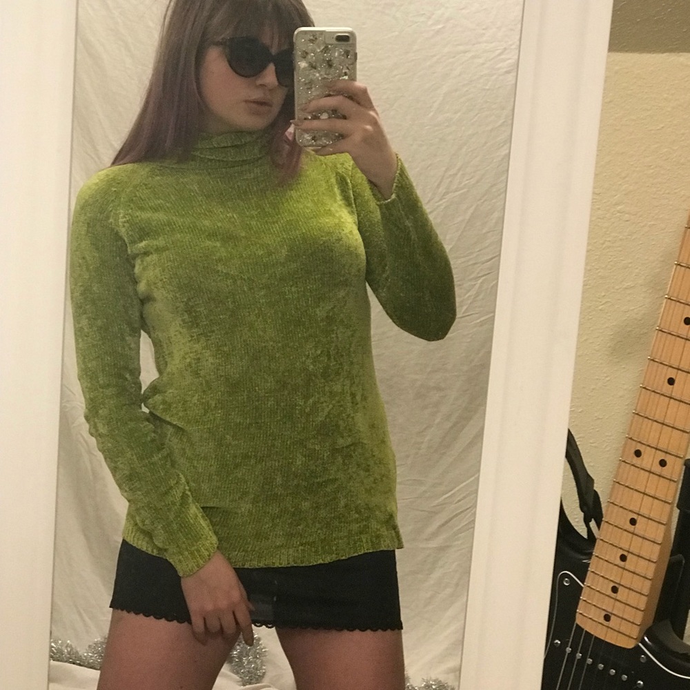 HENRI BENDEL Lime Turtleneck 😍😍😍