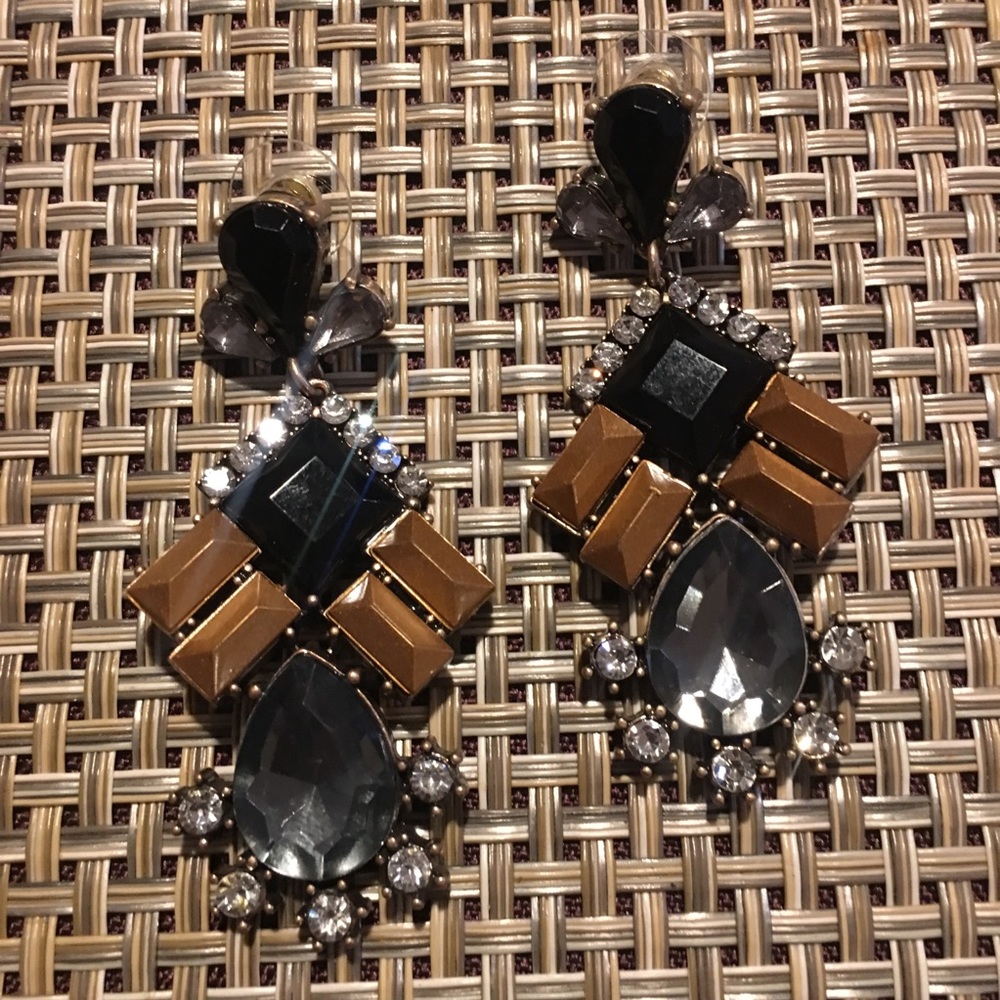 Brand new costume jewelry precious stone earrings.