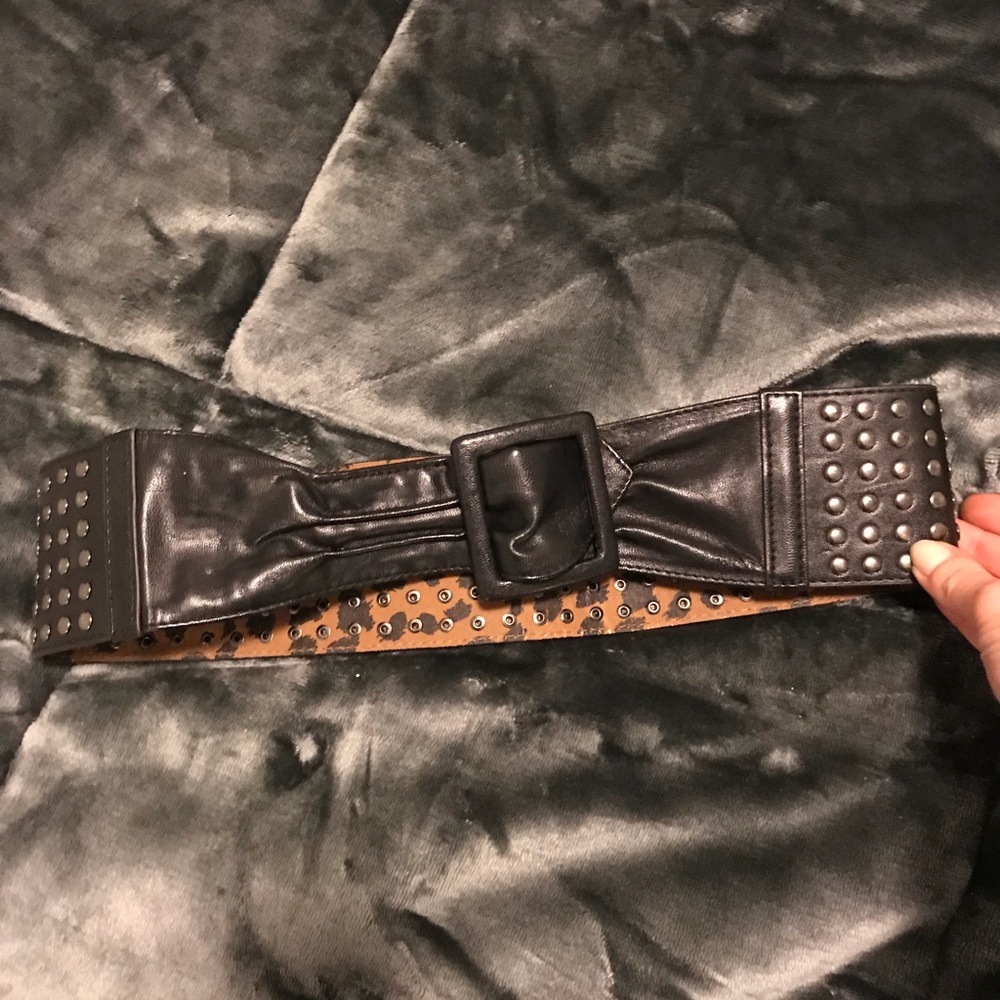 Betsey Johnson belt ⭐️ - Picture 2 of 2