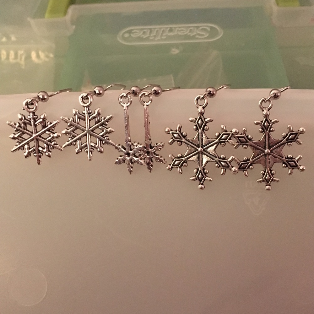 3/$10 Snowflake earrings!