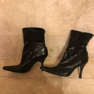 GUESS Black leather ankle boots pointed toe size 9