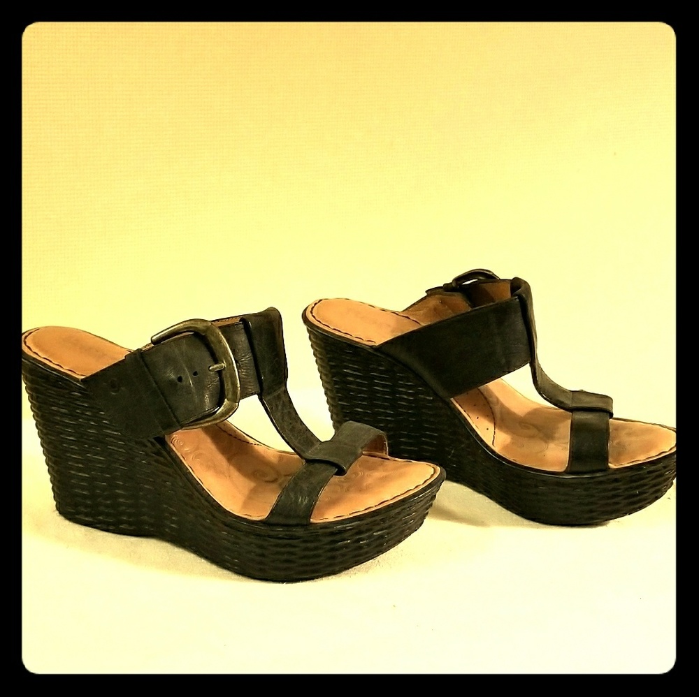 Like new Leather Stack Wedge