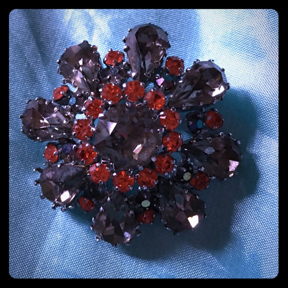 Lovely floral shaped multi stoned brooch. Austria