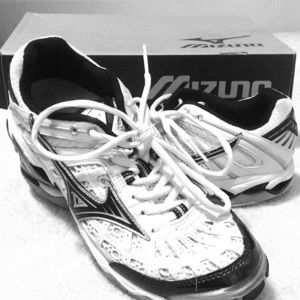 Mixing volleyball shoes