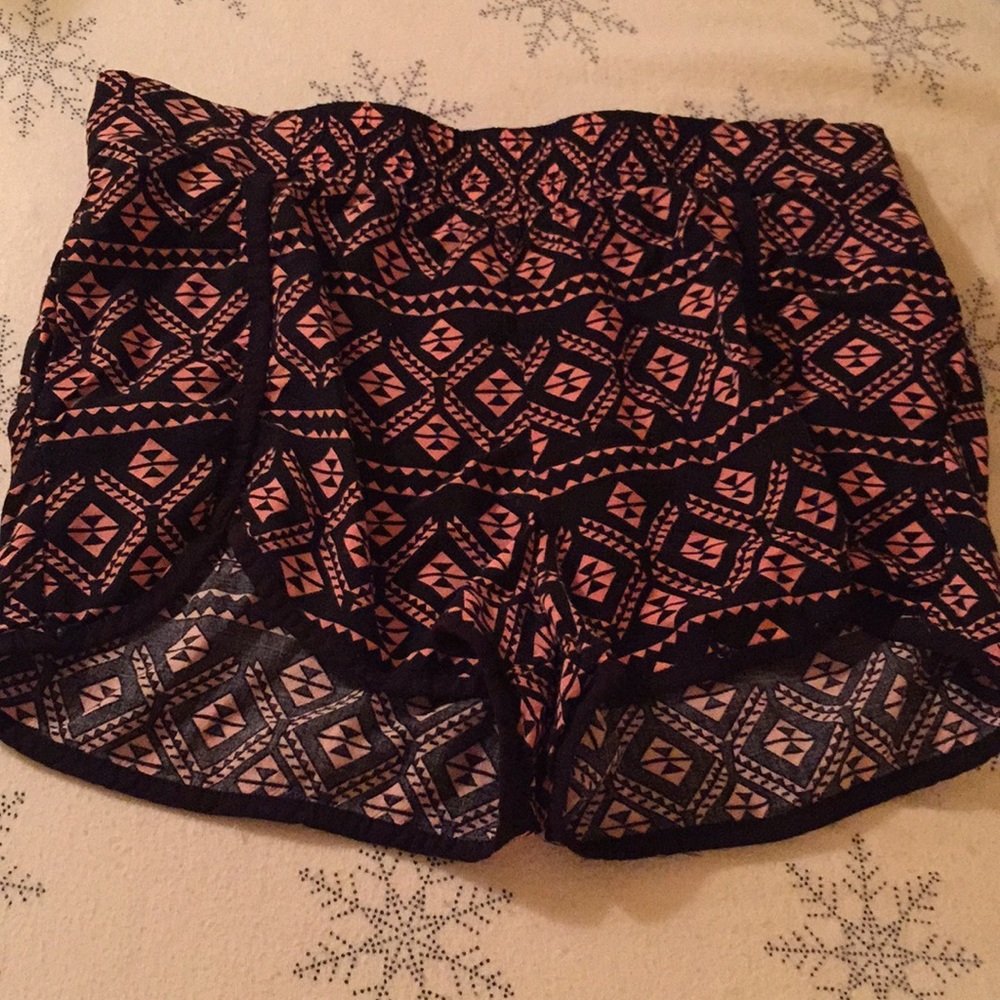 aztec pink&black shorts size:10/12 LG