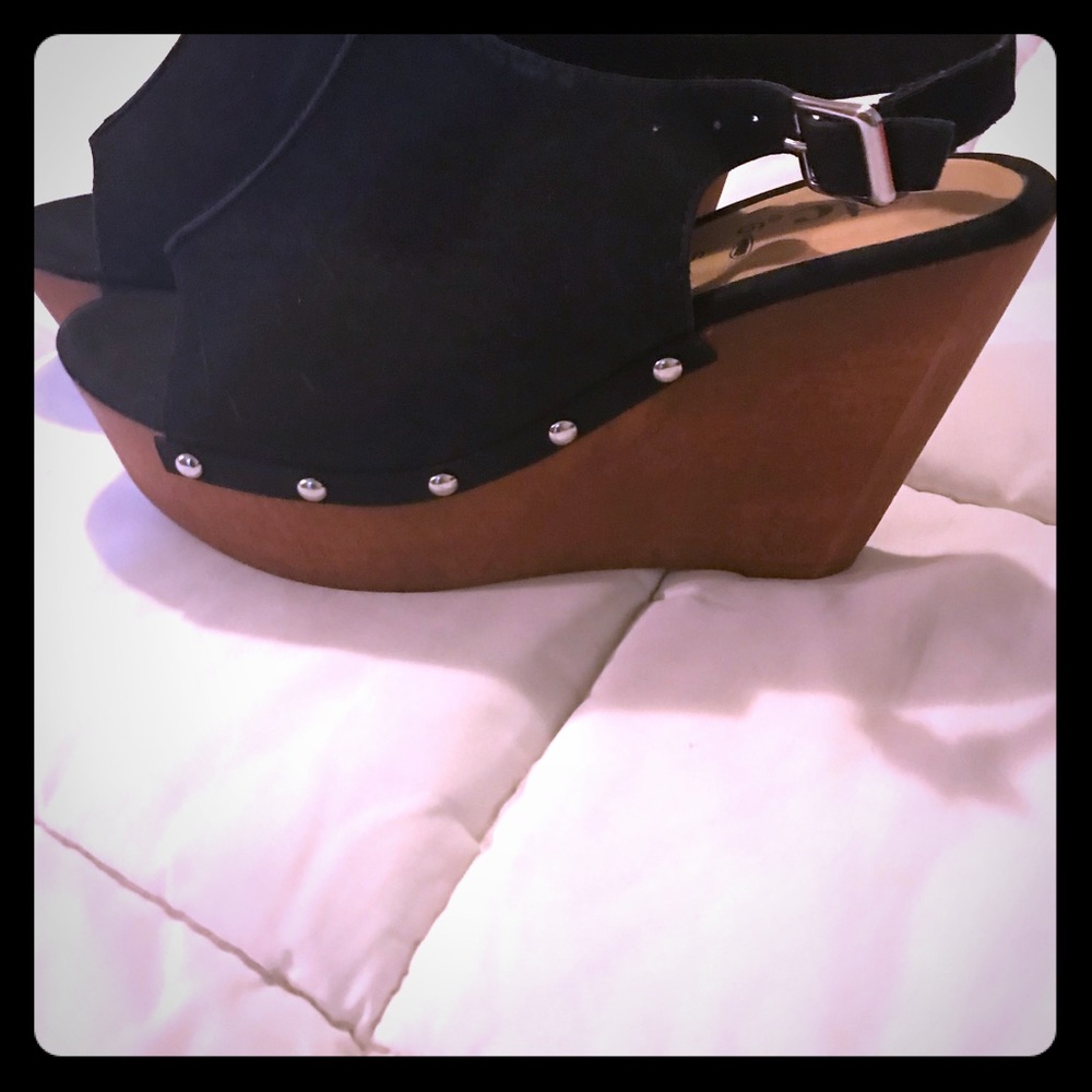 Heels - Picture 3 of 3
