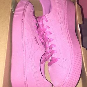 Women PUMA platform sneakers