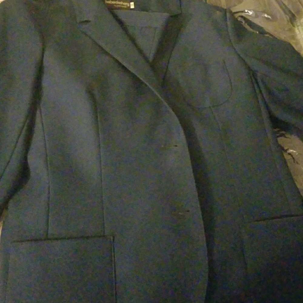 Skirt suit