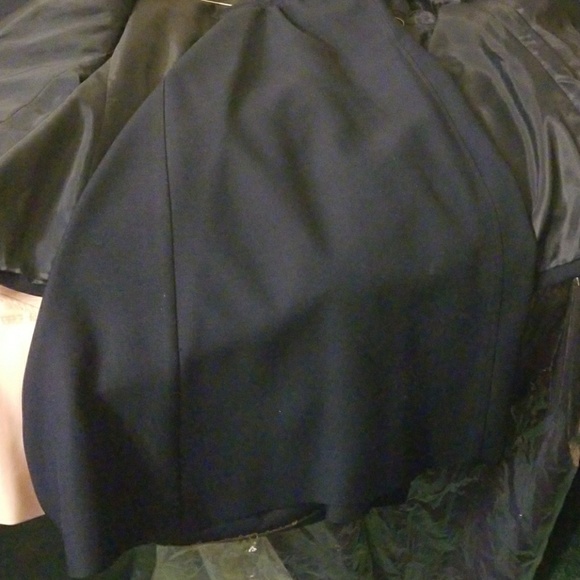 Skirt suit - Picture 3 of 4