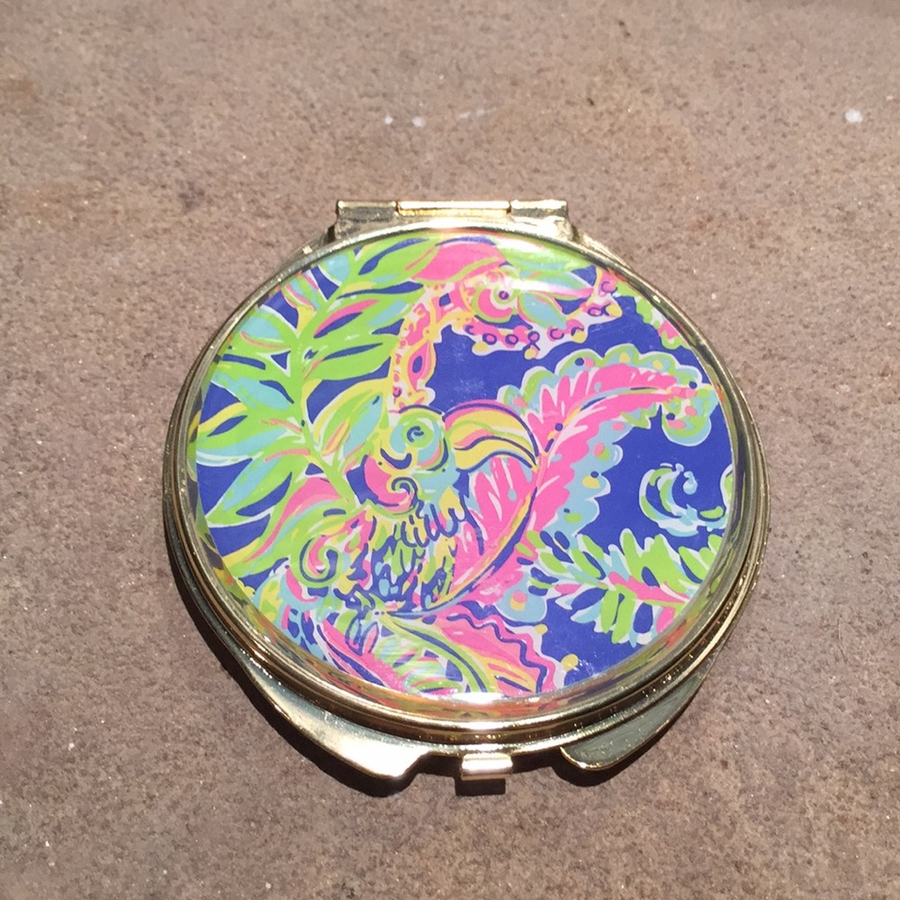 Lilly Pulitzer Compact *Great Stocking Stuffer!!!