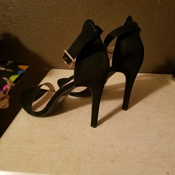 Stilettos - Picture 3 of 3