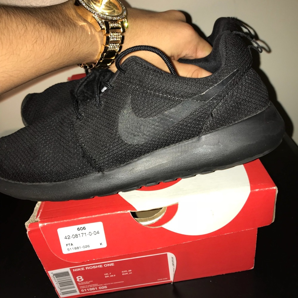 🔥⌛️All Black Nike Roshes⌛️🔥