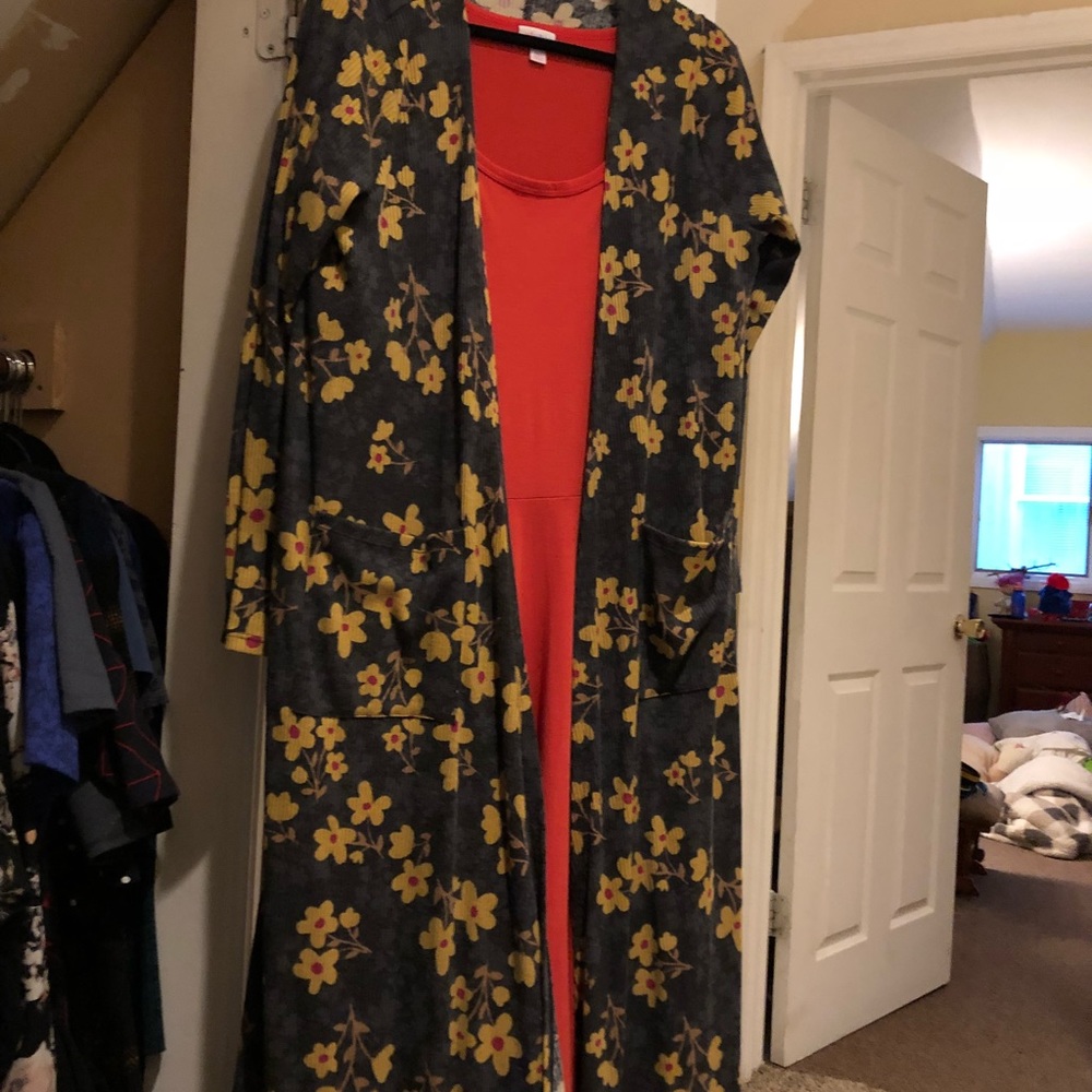 SOLD 💸OUTFIT LuLaRoe L Sarah paired XL Nicole
